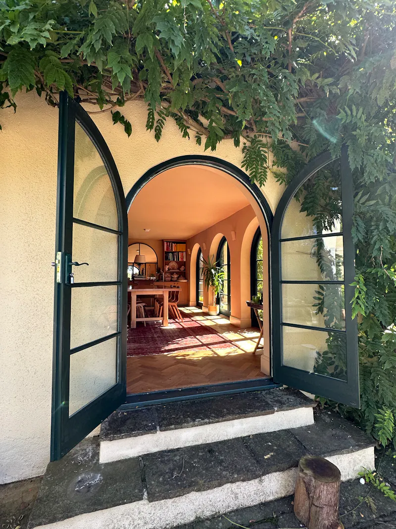 Mediterranean Dorking villa, D2742 (photo 16)