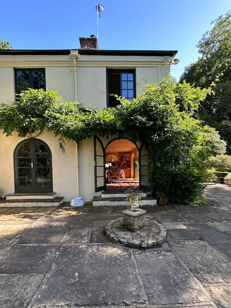 Mediterranean Dorking villa, D2742 (photo 35)