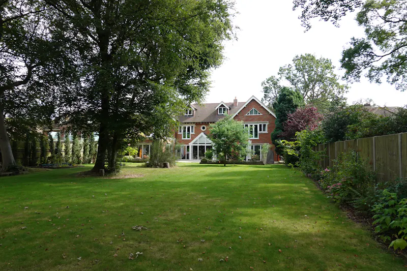Detached Beaconsfield home, B2035 (photo 72)