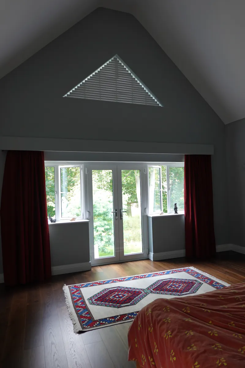 Detached Beaconsfield home, B2035 (photo 42)