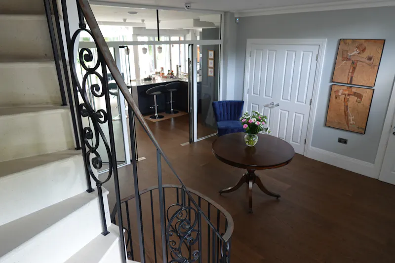 Detached Beaconsfield home, B2035 (photo 3)