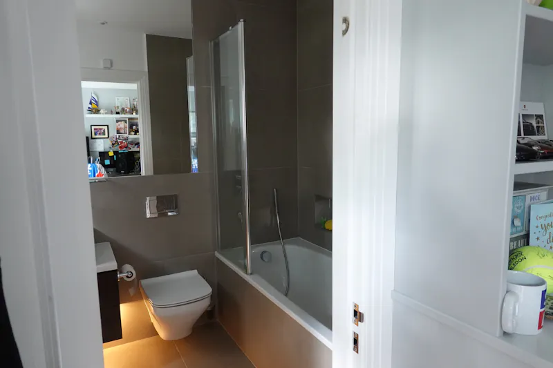 Detached Beaconsfield home, B2035 (photo 46)