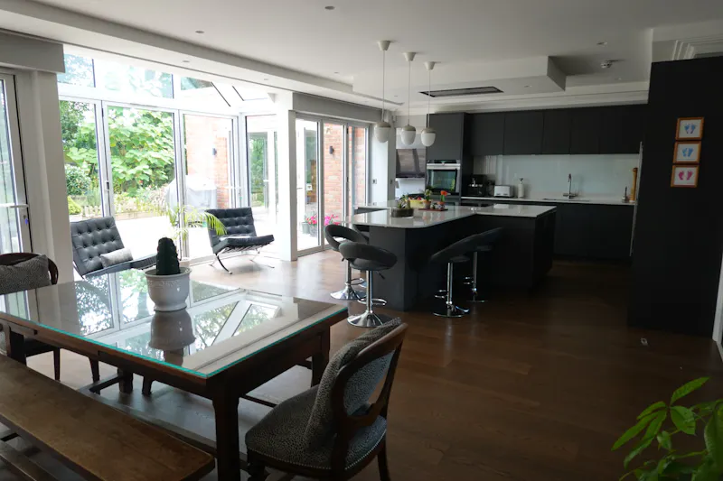 Open plan at Detached Beaconsfield home, B2035 (photo 6)