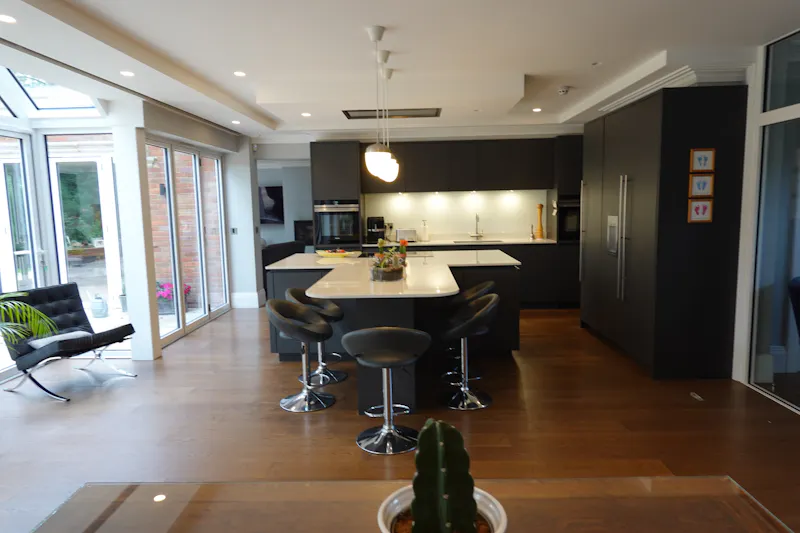 Detached Beaconsfield home, B2035 (photo 9)