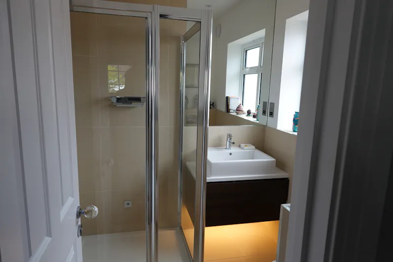 Shower at Detached Beaconsfield home, B2035 (photo 53)
