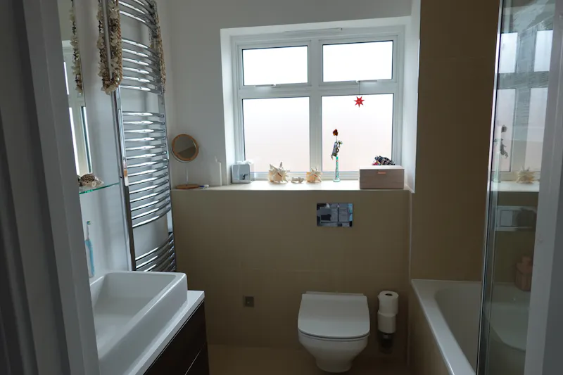 Detached Beaconsfield home, B2035 (photo 54)