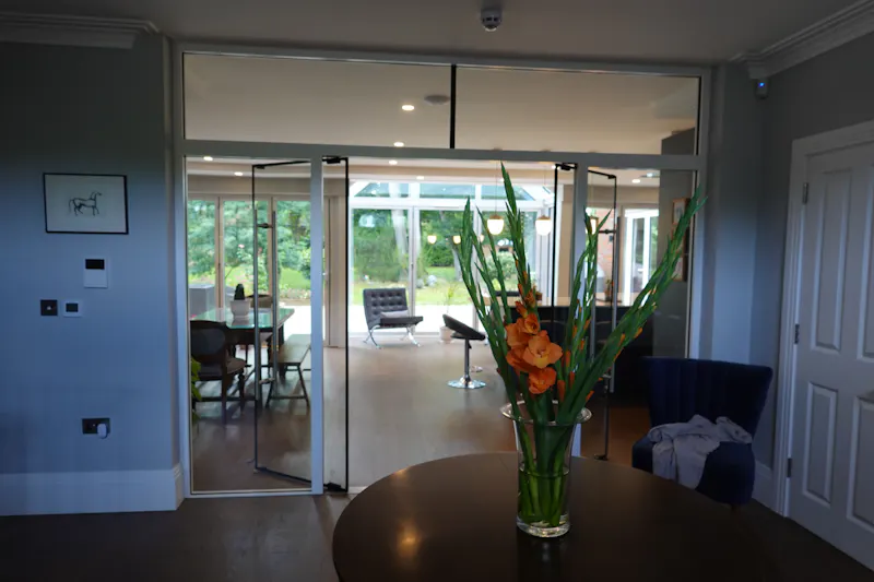 Detached Beaconsfield home, B2035 (photo 14)