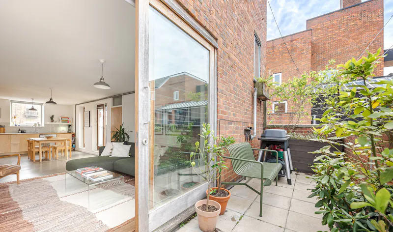 French doors at Minimalist Hoxton Loft, F1243 (photo 11)