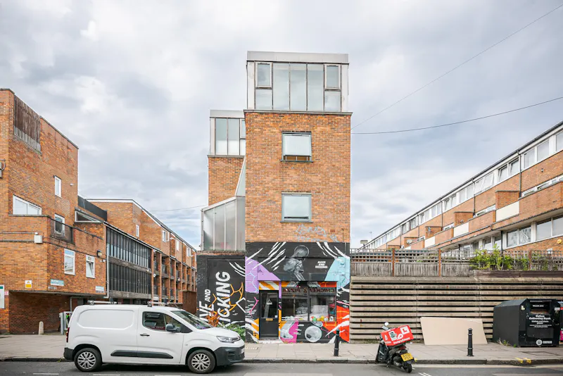 Views - city at Minimalist Hoxton Loft, F1243 (photo 23)