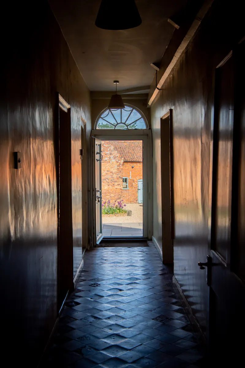 Entrance hall at Impressive Lincolnshire home, A1615 (photo 3)