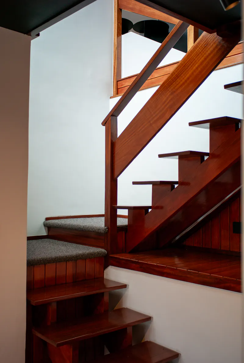 Staircase at 1960's retro house Chislehurst, D2741 (photo 22)