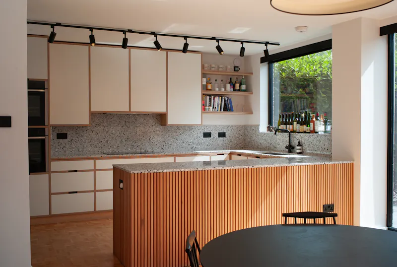Kitchen at 1960's retro house Chislehurst, D2741 (photo 4)