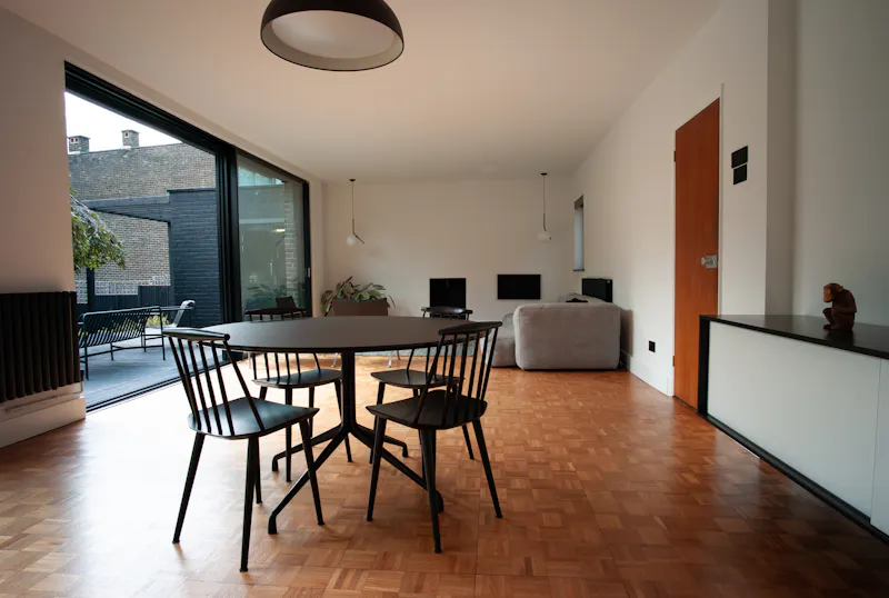 Dining room at 1960's retro house Chislehurst, D2741 (photo 12)