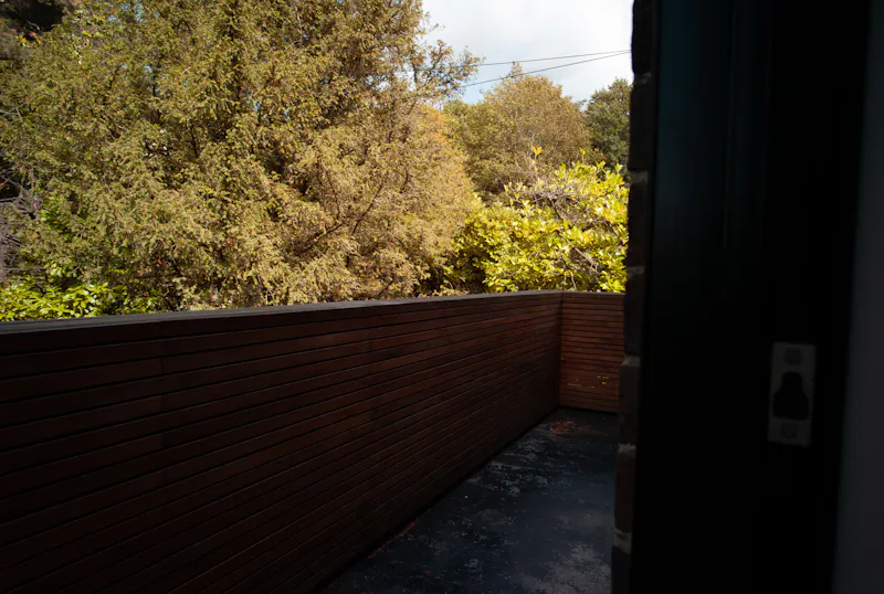 Balcony at 1960's retro house Chislehurst, D2741 (photo 38)