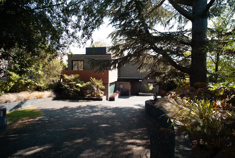 Driveway at 1960's retro house Chislehurst, D2741 (photo 52)