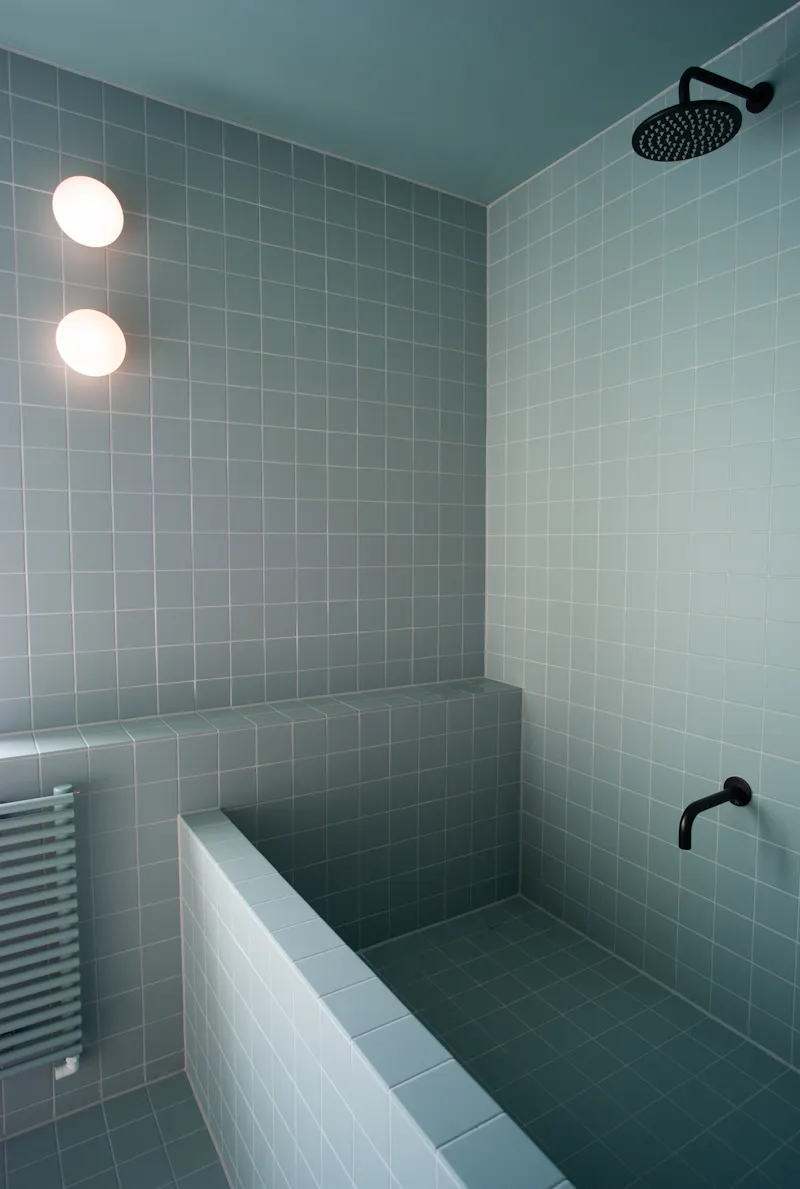 Bath at 1960's retro house Chislehurst, D2741 (photo 31)