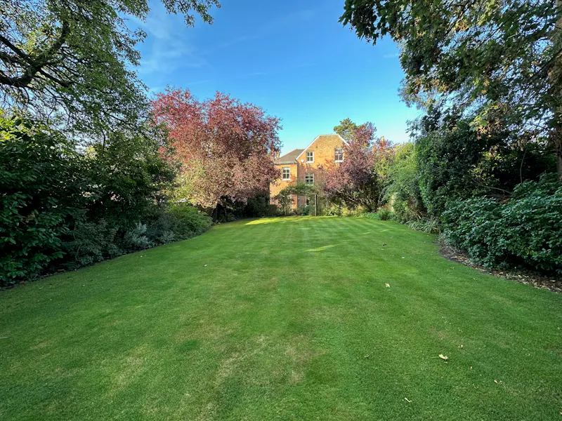 Lovely Ealing family house, B1423 (photo 48)