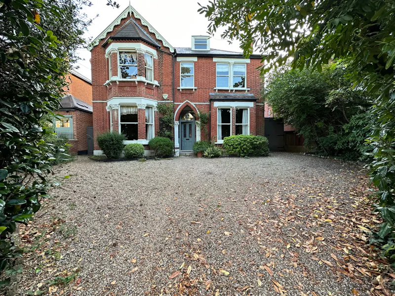 Driveway at Lovely Ealing family house, B1423 (photo 53)