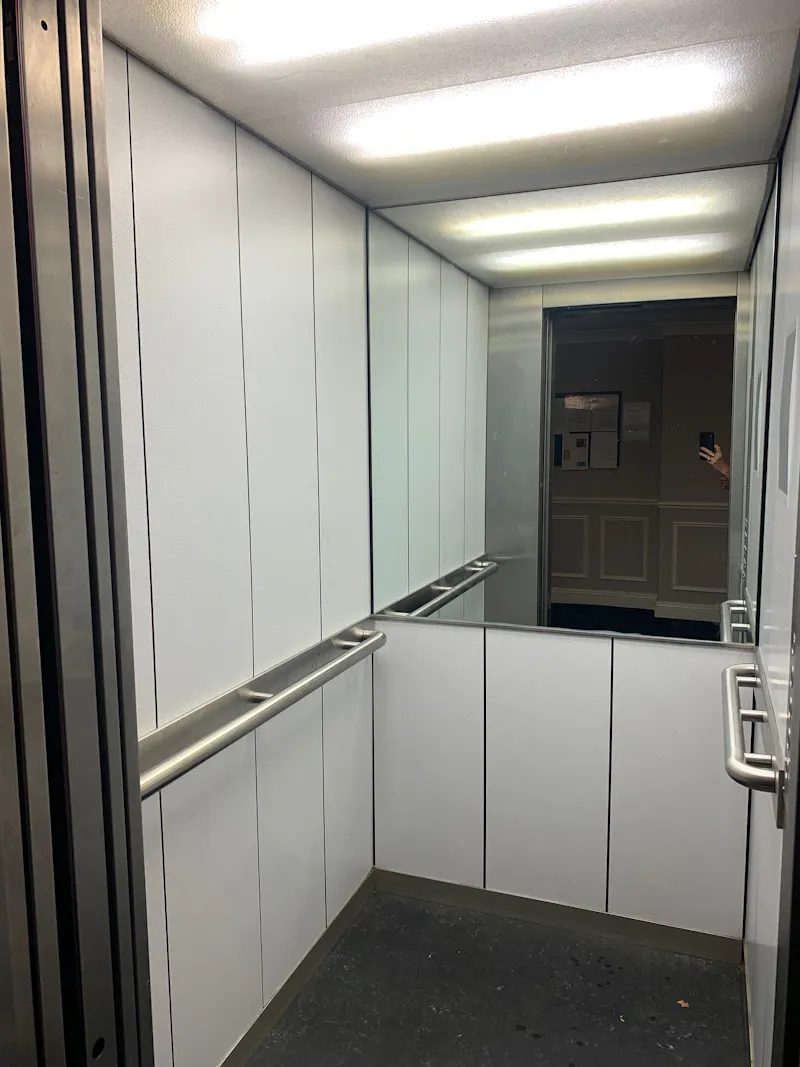 Lift at Belsize Park Penthouse, F1241 (photo 4)