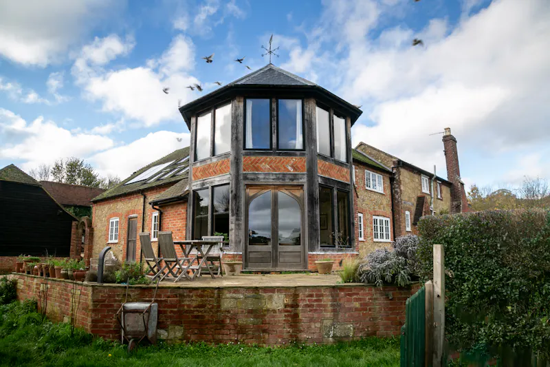 Smart Surrey Farmhouse, L759 (photo 1)