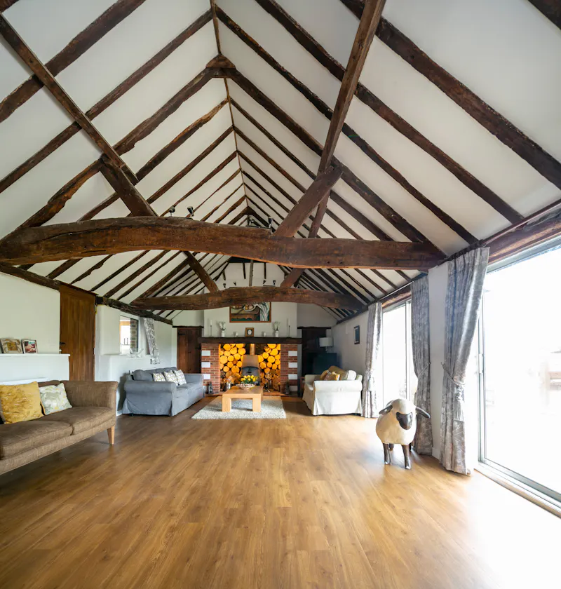 Smart Surrey Farmhouse, L759 (photo 4)