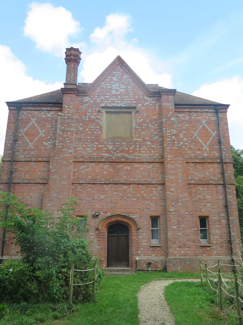 Stable / Outbuildings at Pangbourne Thameside estate , M130 (photo 38)