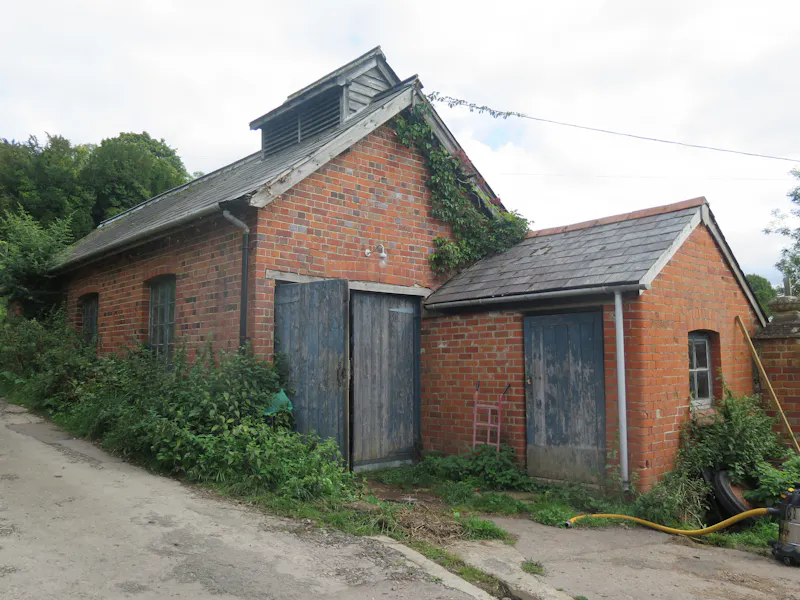 Stable / Outbuildings at Pangbourne Thameside estate , M130 (photo 63)