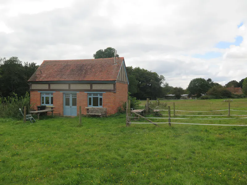 Summer house at Pangbourne Thameside estate , M130 (photo 85)
