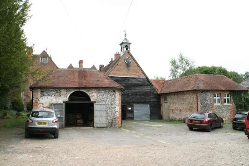 Garage at Pangbourne Thameside estate , M130 (photo 27)