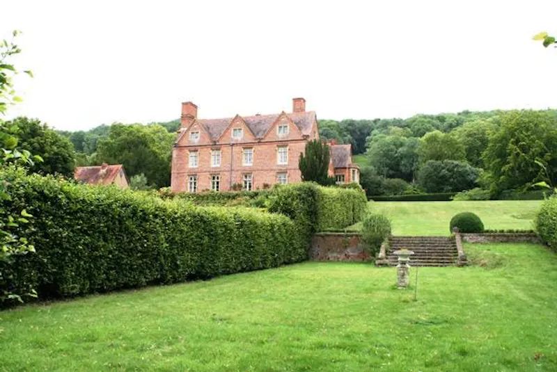 Garden - formal at Pangbourne Thameside estate , M130 (photo 26)