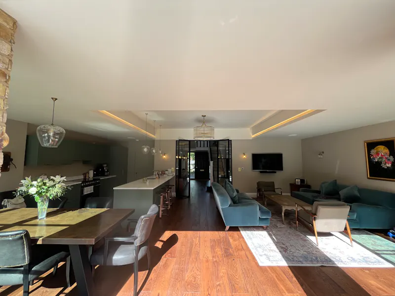 Open plan at Modern house by Richmond Park, D2747 (photo 3)