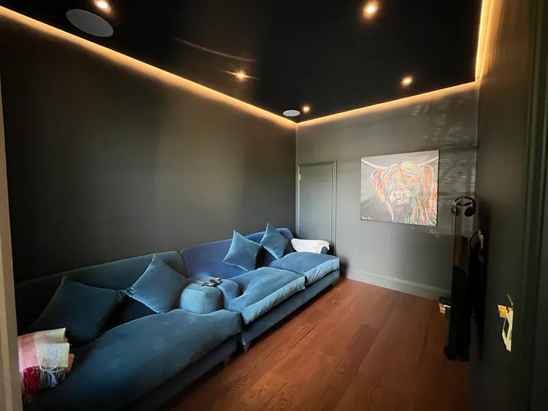 Living Room at Modern house by Richmond Park, D2747 (photo 7)