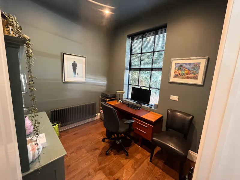 Office at Modern house by Richmond Park, D2747 (photo 8)