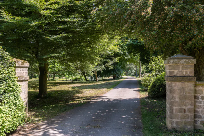 Driveway at Stunning Yorkshire Queen Anne, A1616 (photo 84)