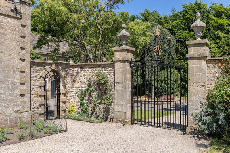 Stunning Yorkshire Queen Anne, A1616 (photo 73)