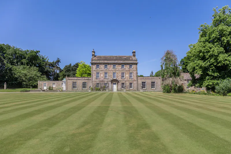Stunning Yorkshire Queen Anne, A1616 (photo 1)