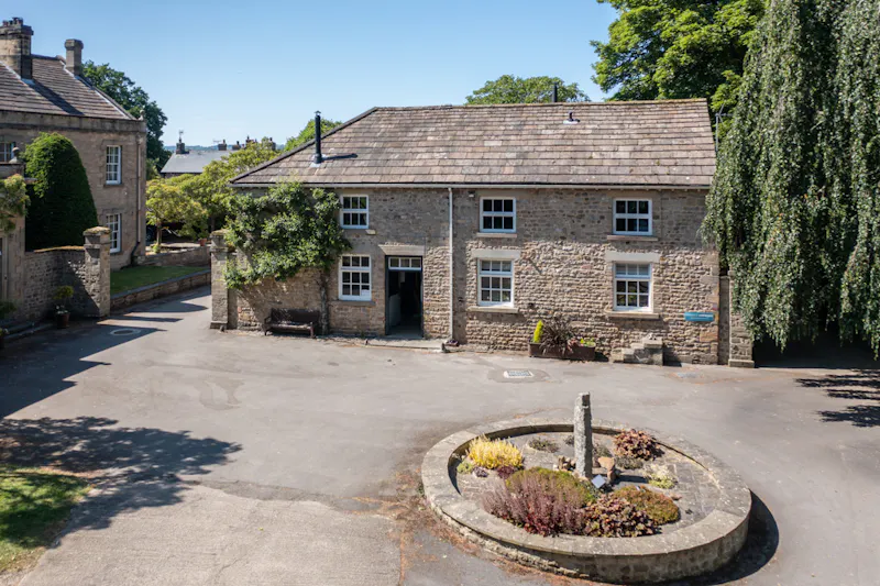 Driveway at Stunning Yorkshire Queen Anne, A1616 (photo 77)