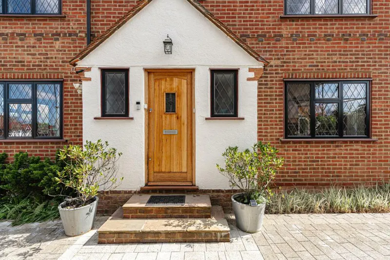 1950s Epsom family home, D2748 (photo 2)