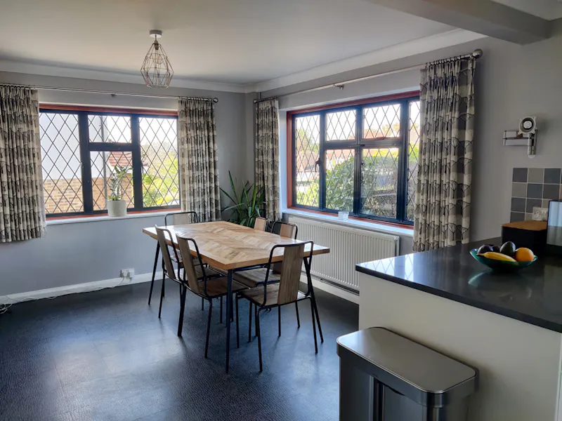 1950s Epsom family home, D2748 (photo 9)