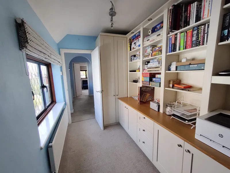 1950s Epsom family home, D2748 (photo 24)