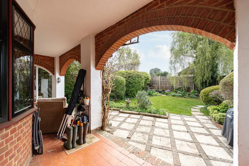 1950s Epsom family home, D2748 (photo 28)