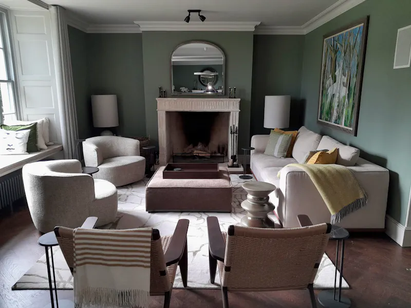 Restored Cotswold Manor House, A1617 (photo 3)