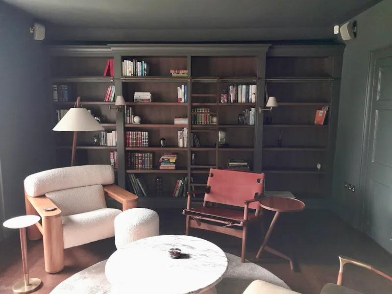 Library at Restored Cotswold Manor House, A1617 (photo 11)