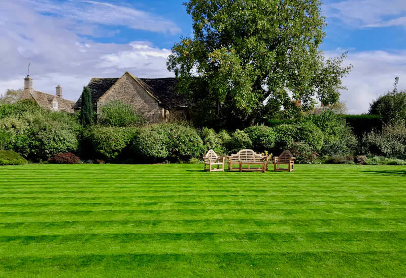 Garden at Restored Cotswold Manor House, A1617 (photo 35)