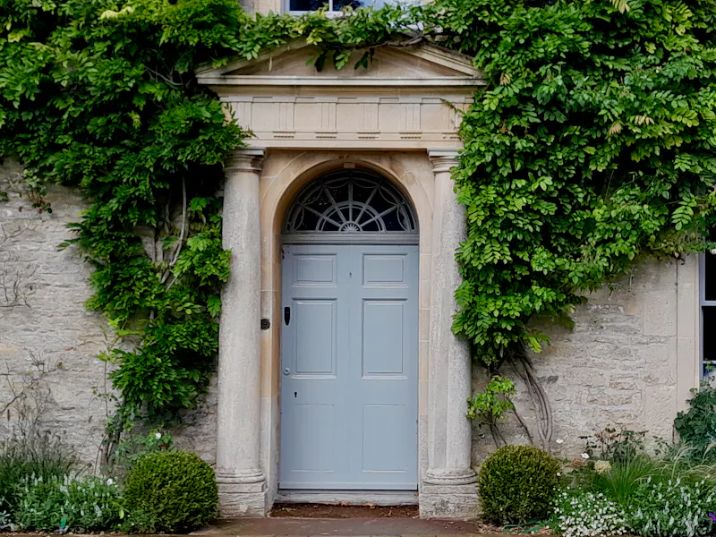 Restored Cotswold Manor House, A1617 (photo 2)