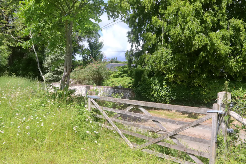 Gate at Barn conversion in Swanmore, D2743 (photo 92)