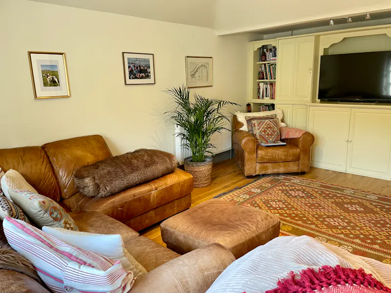 Sitting room at Barn conversion in Swanmore, D2743 (photo 29)