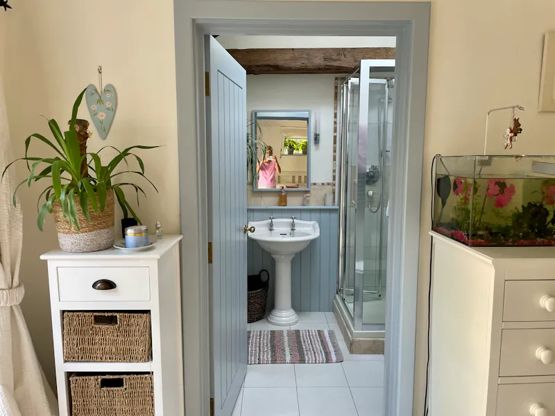 Bathroom at Barn conversion in Swanmore, D2743 (photo 54)