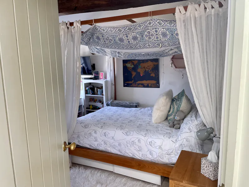 Bedroom at Barn conversion in Swanmore, D2743 (photo 38)