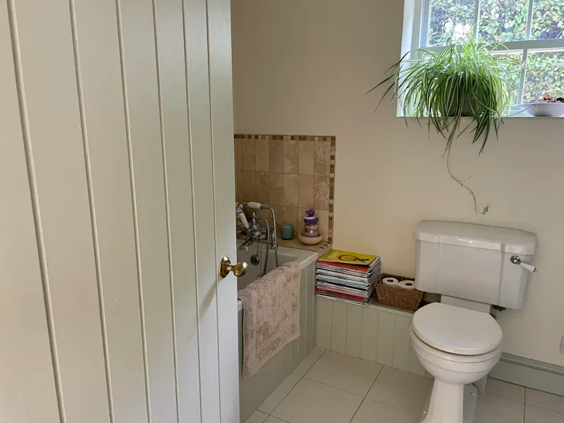 Bathroom at Barn conversion in Swanmore, D2743 (photo 53)